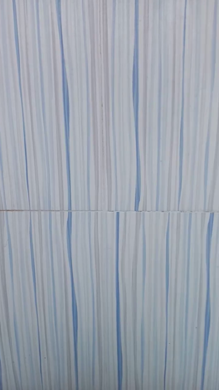 Tanpa disikat, ini trik bersihkan dinding kamar mandi berkerak tebal pakai 1 bahan dapur