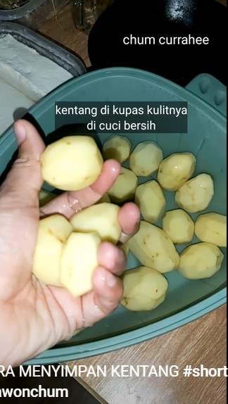 Tak perlu khawatir warnanya berubah hitam, ini trik menyimpan kentang kupas tanpa bahan tambahan