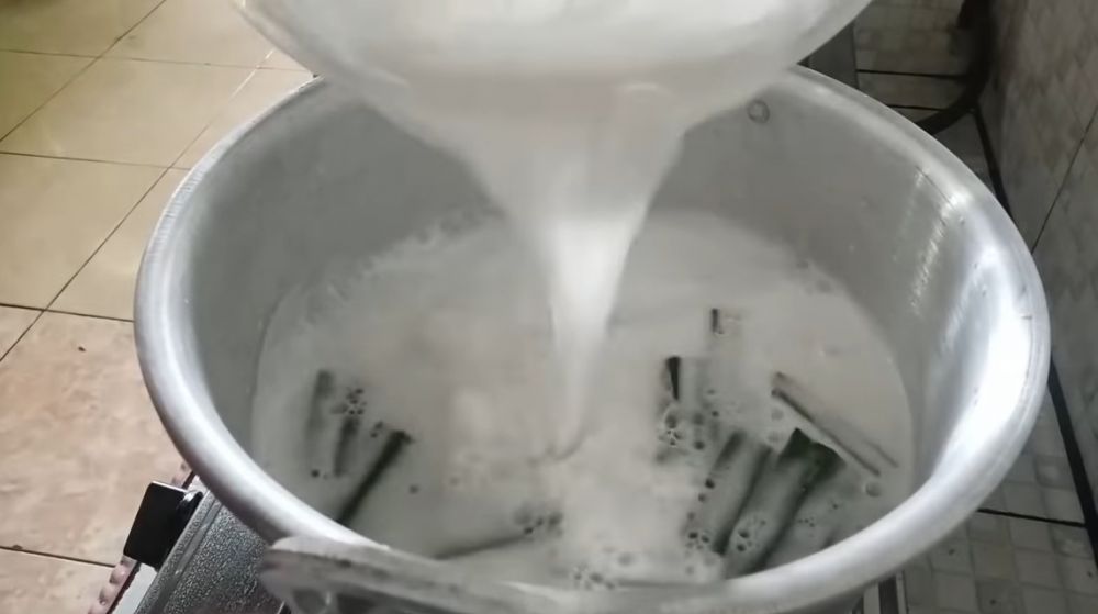 Cara mudah memasak santan untuk bahan minuman agar tak gampang pecah dan tahan lama