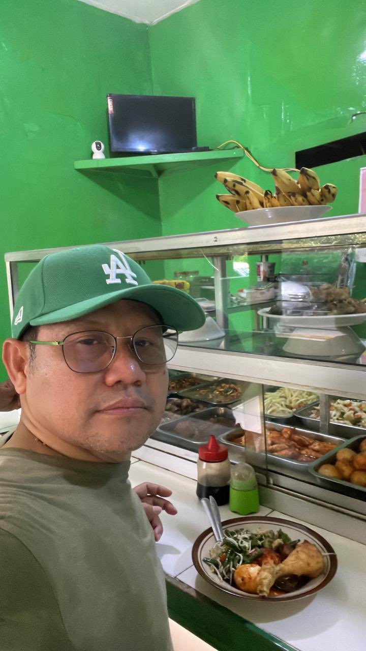 Momen Cak Imin pamer sarapan di warteg, menunya bikin salah fokus