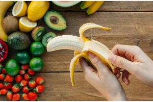 [KUIS] Berdasarkan tempat kamu biasa beli buah ini ungkap momen apes saat mengupas kulit buah