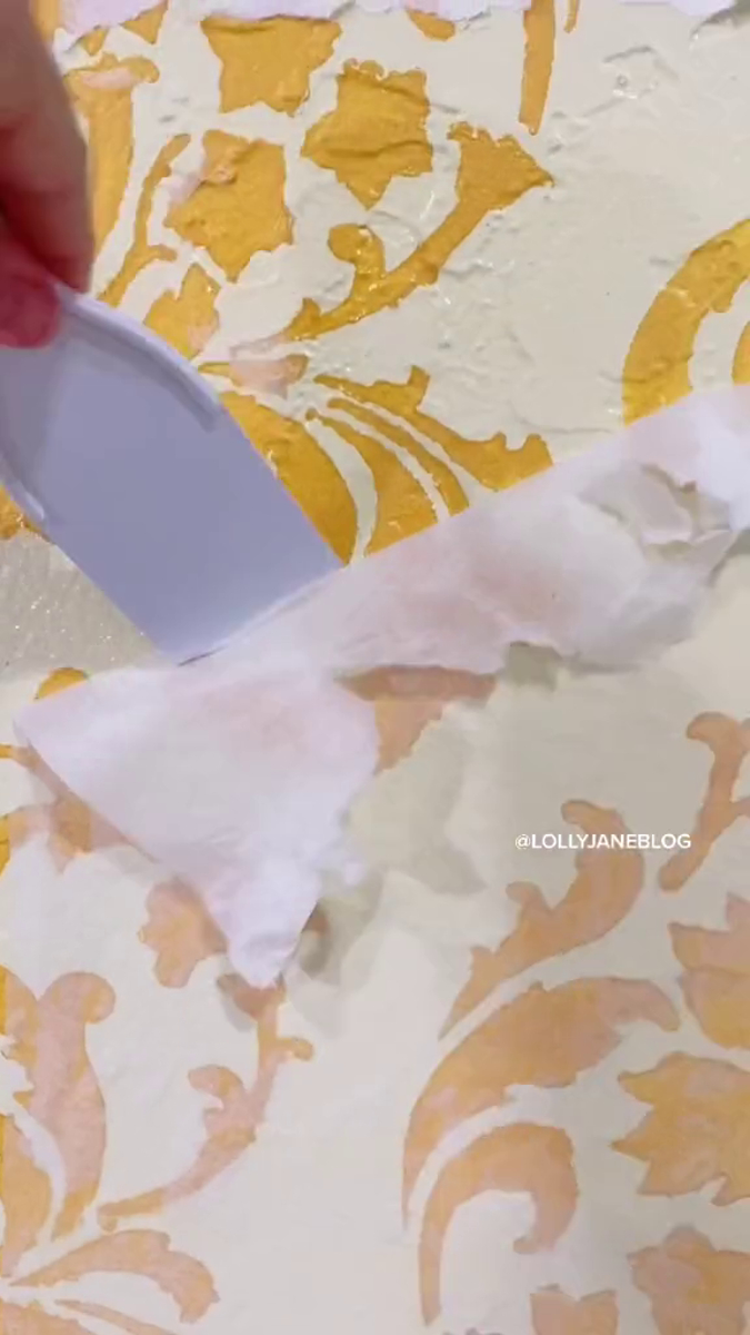 Tak perlu disemprot tiner, ini trik ampuh hilangkan lem bekas wallpaper dinding pakai 3 bahan dapur