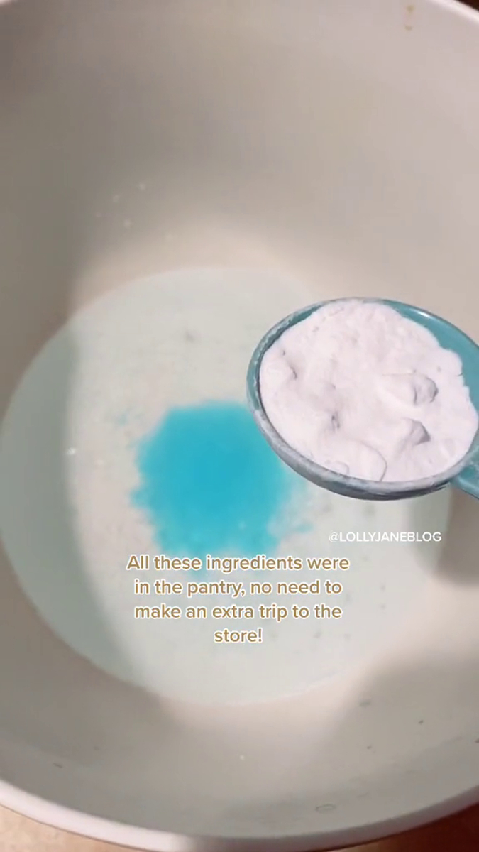 Tak perlu disemprot tiner, ini trik ampuh hilangkan lem bekas wallpaper dinding pakai 3 bahan dapur