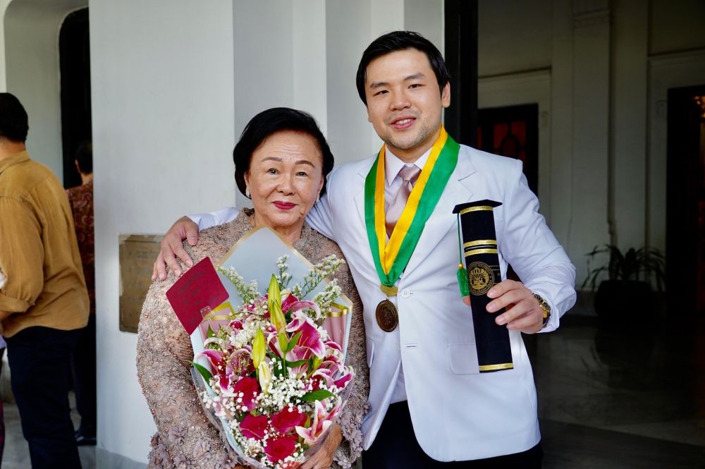 Ditanya soal Veronica Tan absen di acara sumpah dokternya, jawaban bijak Nicholas Sean bikin salut