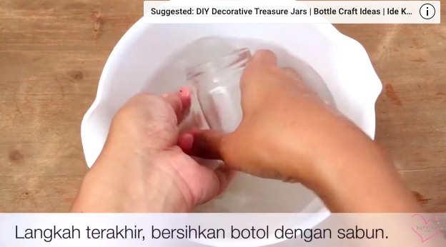 Trik mudah menghilangkan bekas stiker di botol kaca tanpa minyak kayu putih