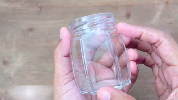 Trik mudah menghilangkan bekas stiker di botol kaca tanpa minyak kayu putih