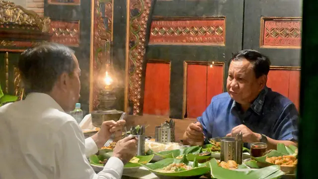 Prabowo dan Jokowi makan malam dengan hidangan mie jawa dan nasgor di Solo