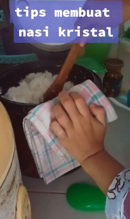 Cara memasak nasi dari beras kualitas rendah agar tetap pulen dan bersih tanpa ditambah minyak goreng