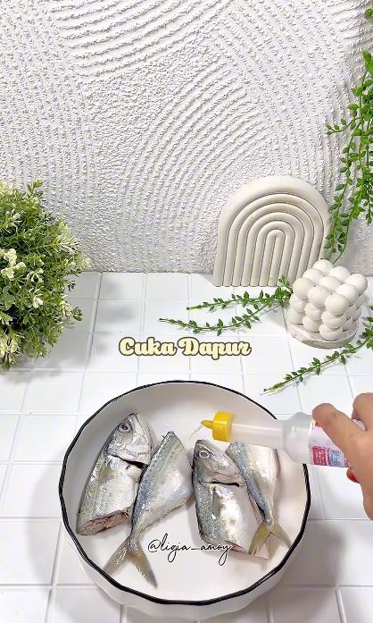 Cara menggoreng ikan agar minyak tetap bening dan tidak bau amis tanpa pakai jahe