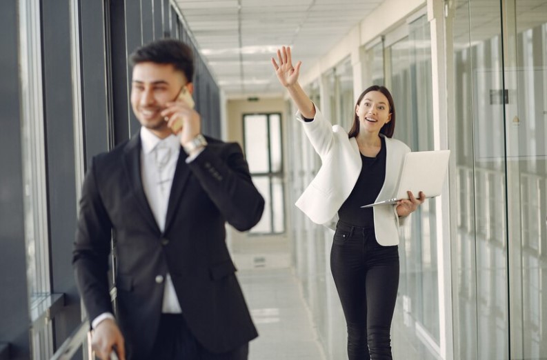 8 Alasan klasik telat masuk kantor, yang masih pakai alasan macet merasa tersindir