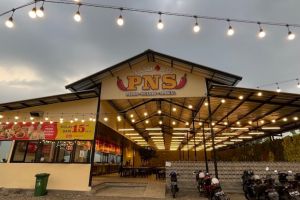 Warga Tangerang Selatan, sudah coba Nasi Tempong PNS yang super pedas dan bikin nagih ini?