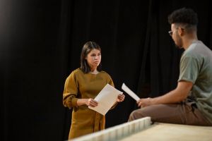 5 Contoh teks drama anekdot 5 orang pemain lengkap dengan pengertian dan formatnya