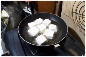 Trik menggoreng tahu agar tak terasa asam tanpa perlu dimarinasi berjam-jam 