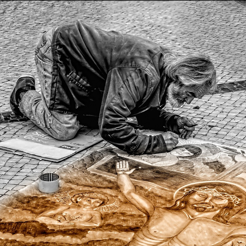 Menjelajahi beragam tema dalam karya seni tiga dimensi