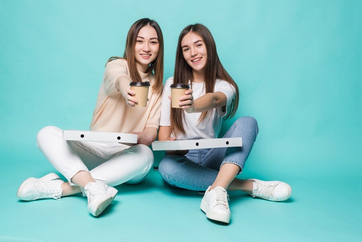5 Contoh teks anekdot singkat tentang sahabat disertai pengertian dan formatnya
