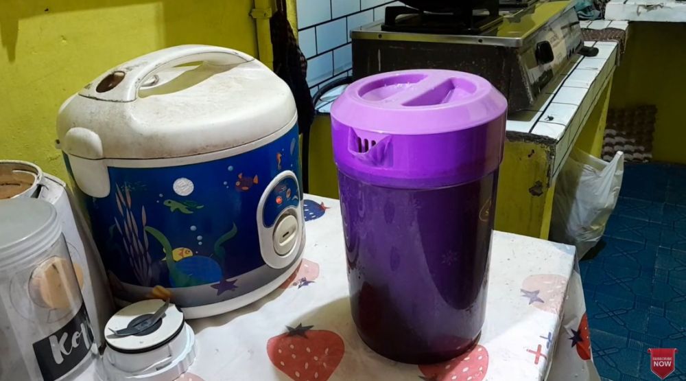 Andalkan 1 bahan dapur, begini cara menghilangkan bau plastik menyengat di teko baru