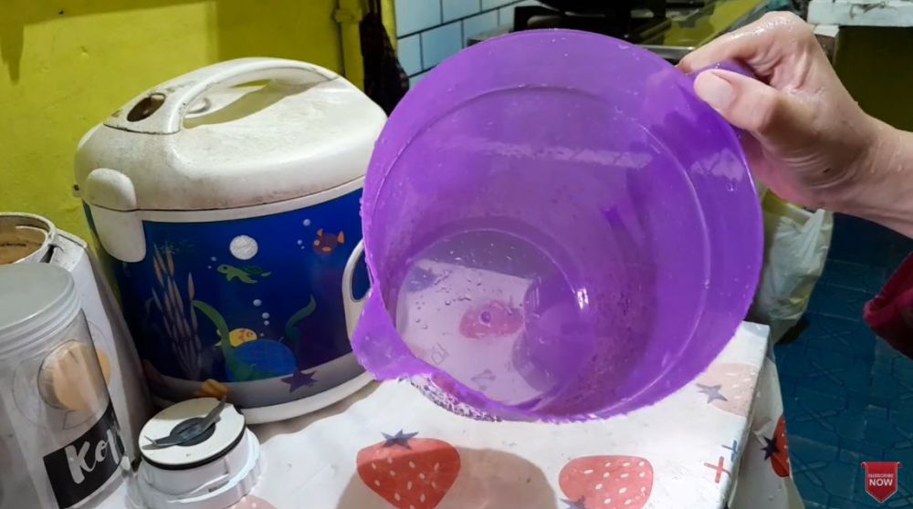 Andalkan 1 bahan dapur, begini cara menghilangkan bau plastik menyengat di teko baru