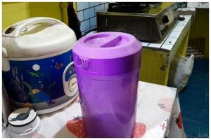 Andalkan 1 bahan dapur, begini cara menghilangkan bau plastik menyengat di teko baru