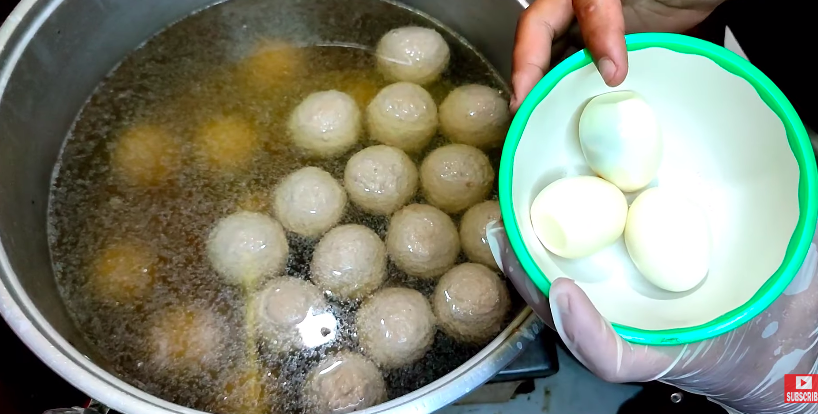 Cara mudah membuat bakso isian telur agar hasilnya tetap rapi, bulat, dan antigagal