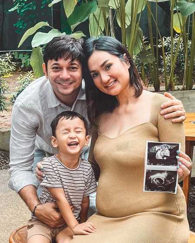 Andrew Andika ungkap berat bercerai dari Tengku Dewi, pengorbanan sang istri ini jadi alasannya