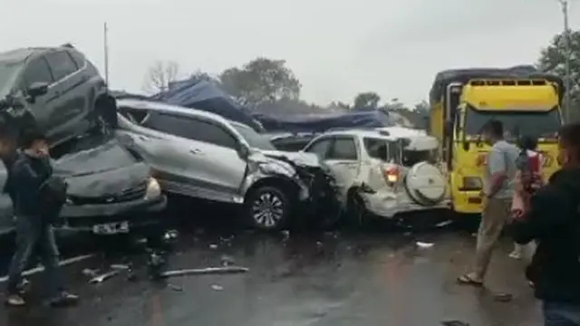 Diduga picu kecelakaan beruntun di Tol Cipularang KM 92, sopir truk trailer diamankan