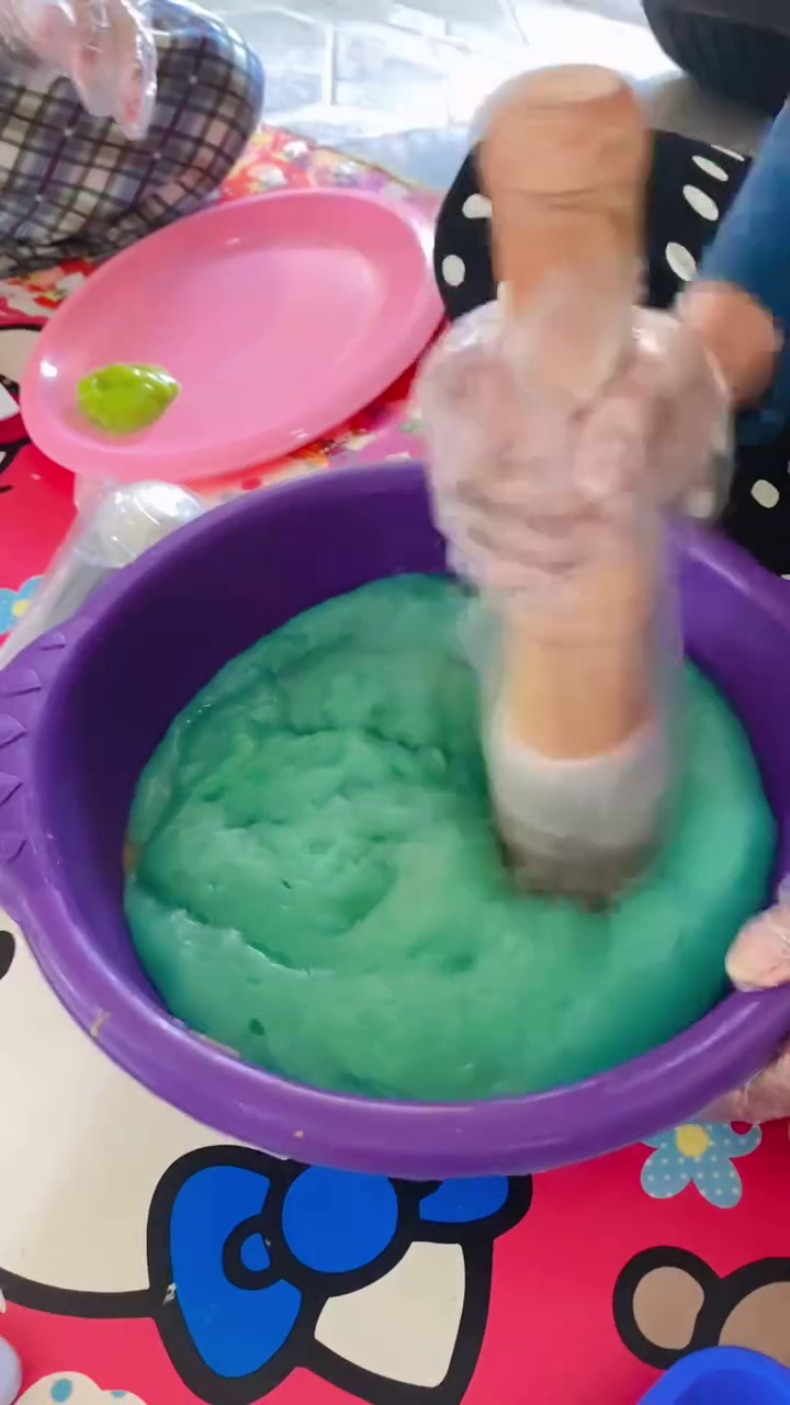 Trik cetak mochi ini bikin hasilnya nggak mudah pecah, lengket, dan kokoh seharian