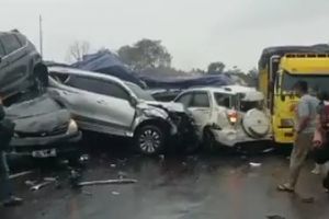 1 Orang meninggal akibat kecelakaan beruntun di Tol Cipularang KM 92, korban baru pulang ziarah kubur