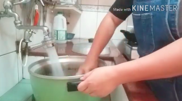 Tak banyak yang tahu, ternyata limbah dari buah ini ampuh bersihkan kerak membandel di panci