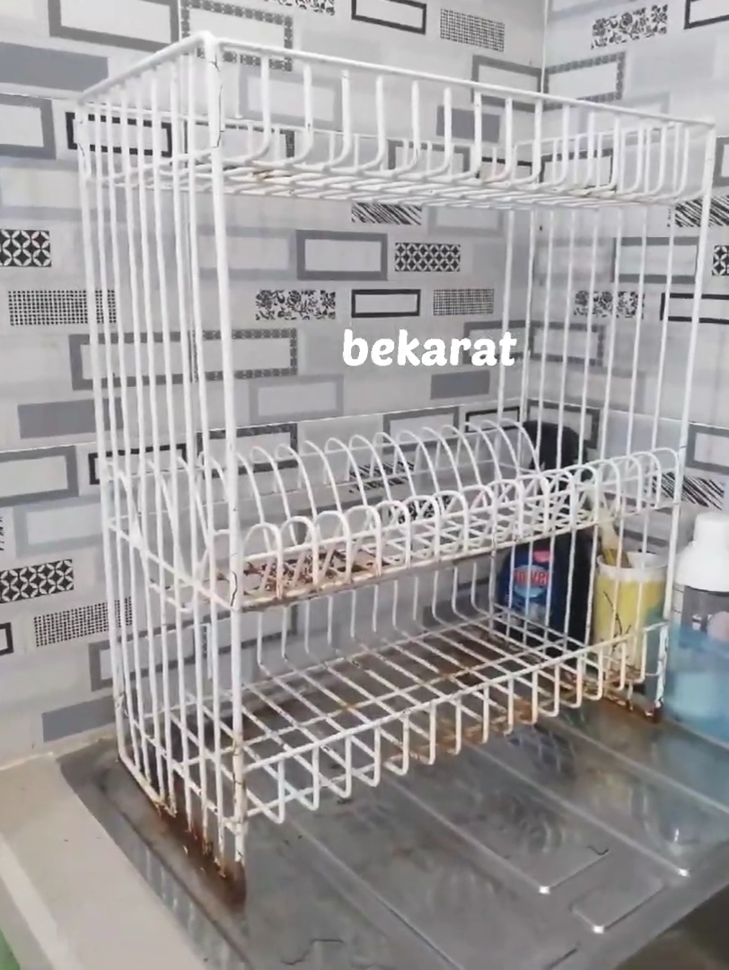 Cara praktis hilangkan karat di rak piring tanpa pasta gigi