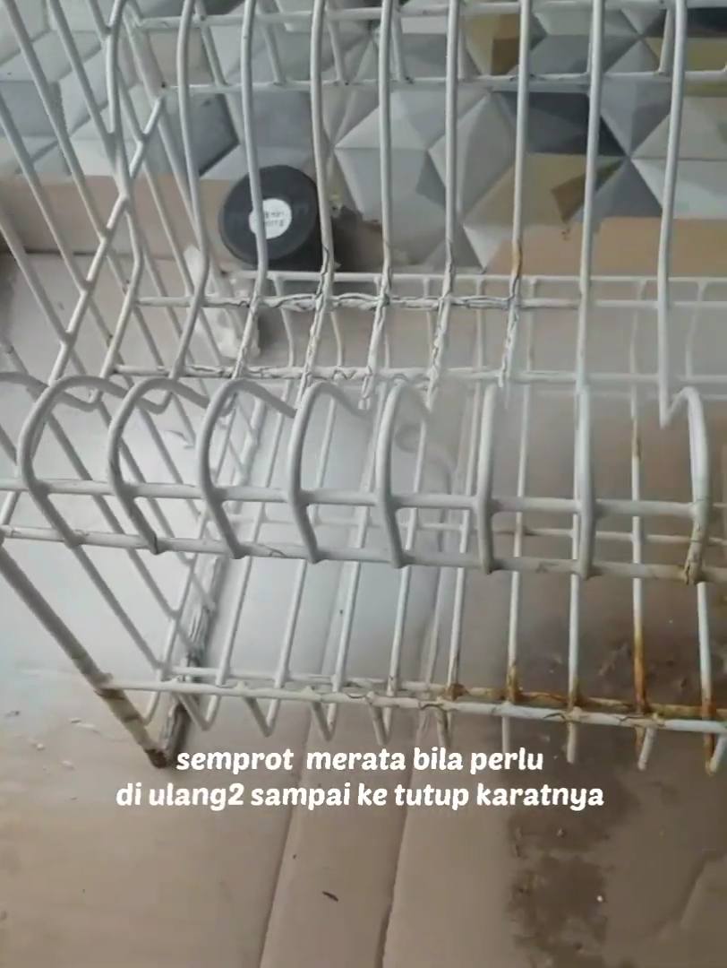 Cara praktis hilangkan karat di rak piring tanpa pasta gigi