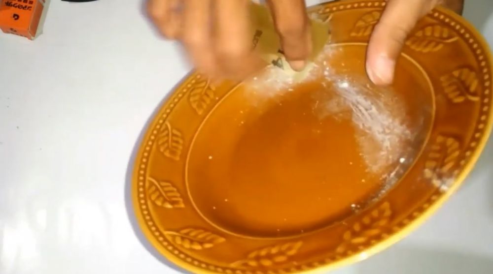 Cara memperbaiki piring porselen terbelah agar tidak langsung dibuang