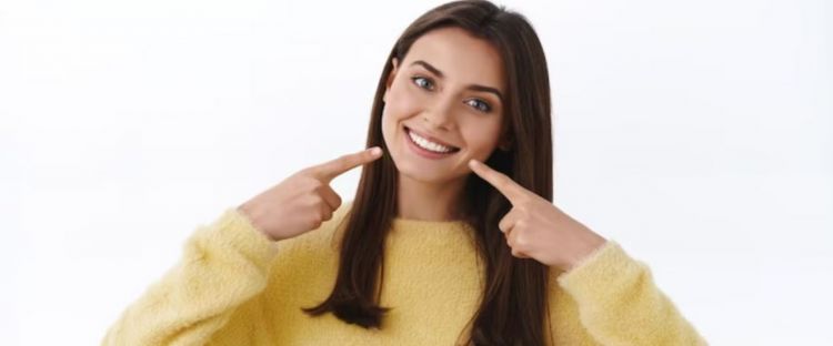 Trik hilangkan noda kuning pada gigi tanpa campuran baking soda, ampuh andalkan 1 jenis bumbu dapur