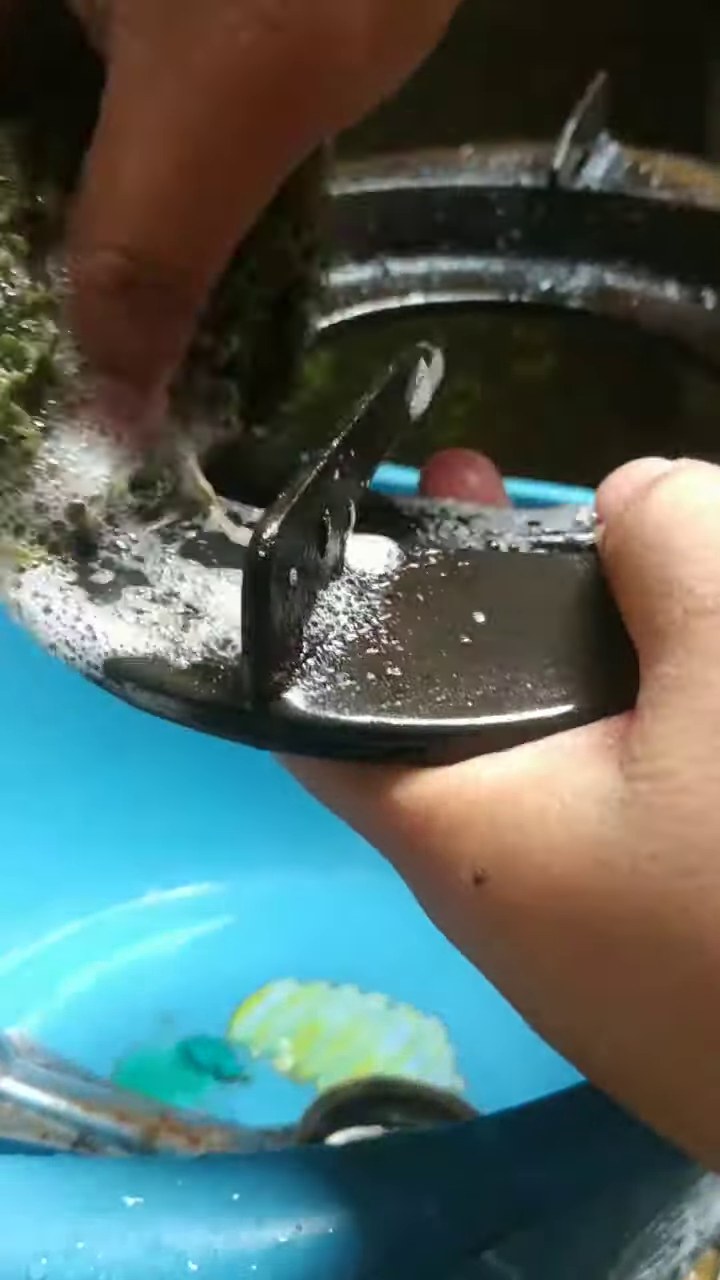 Tanpa campuran cuka dan baking soda, begini cara hilangkan kerak berminyak di tungku kompor gas