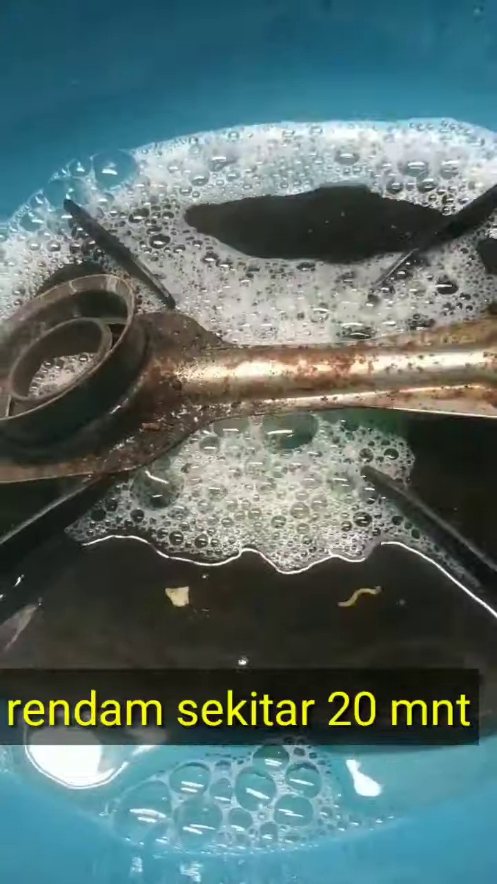 Tanpa campuran cuka dan baking soda, begini cara hilangkan kerak berminyak di tungku kompor gas