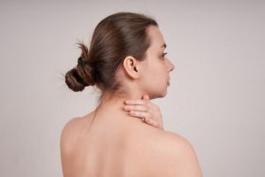 Pasta gigi dicampur 2 bahan dapur ini bisa atasi leher hitam dan belang, begini cara menerapkannya