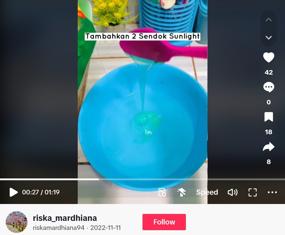 Pakai 2 bahan, cara bersihkan rak piring berjamur dan penuh kerak air ini auto kinclong tanpa disikat