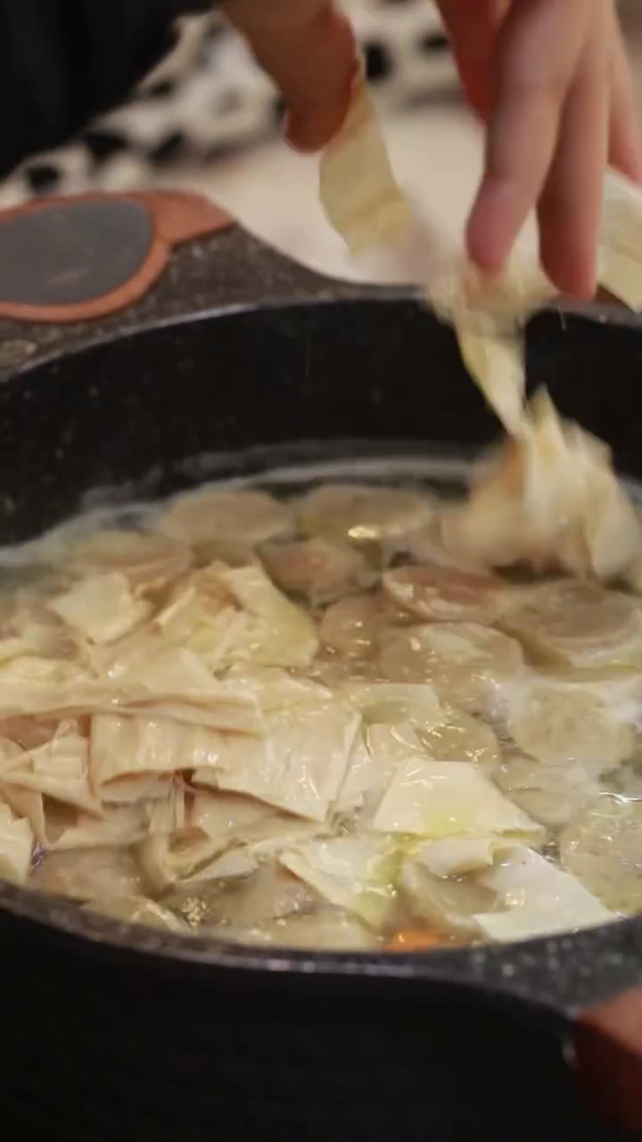 Trik Shireen Sungkar masak sop agar lebih sedap, cocok disantap saat musim hujan