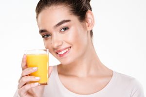 Trik racik minuman kolagen di rumah, ampuh bikin wajah awet muda cuma andalkan 1 buah