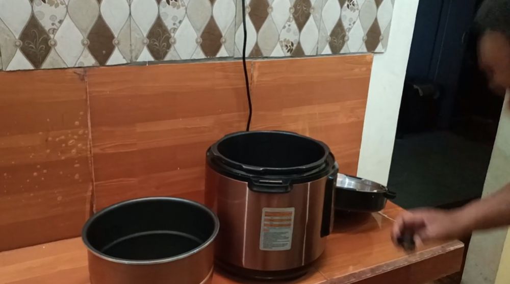 Bukan dicuci pakai air, begini cara mudah membersihkan presto elektrik agar bebas bau dan higienis