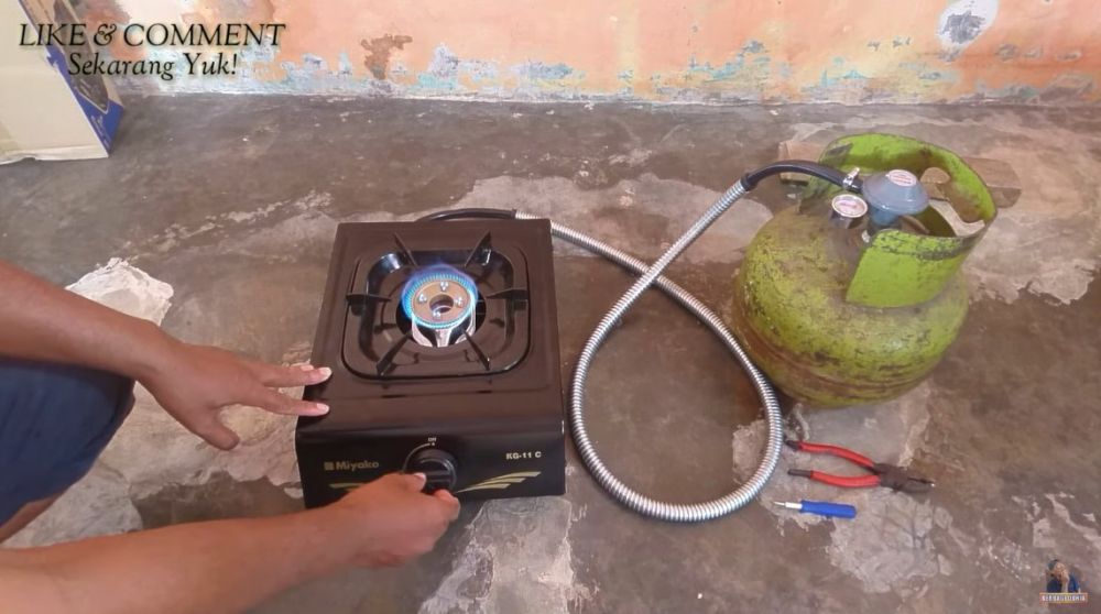 Trik memperbesar api kompor gas yang terlalu kecil agar kembali normal, mudah ditiru