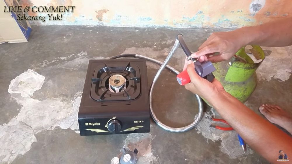 Trik memperbesar api kompor gas yang terlalu kecil agar kembali normal, mudah ditiru