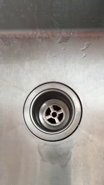 Tak perlu disiram air panas, ini trik aman atasi wastafel mampet penuh lemak pakai 2 bahan dapur