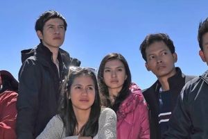 Ulasan film 5 cm, diangkat dari novel populer karya Donny Dhirgantoro