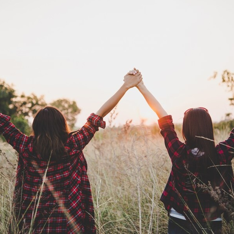 5 Contoh teks anekdot tentang persahabatan, pahami definisi, fungsi, dan formatnya