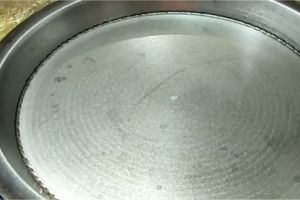Trik menghilangkan kerak gosong pada loyang martabak tanpa perlu diamplas, seperti baru lagi