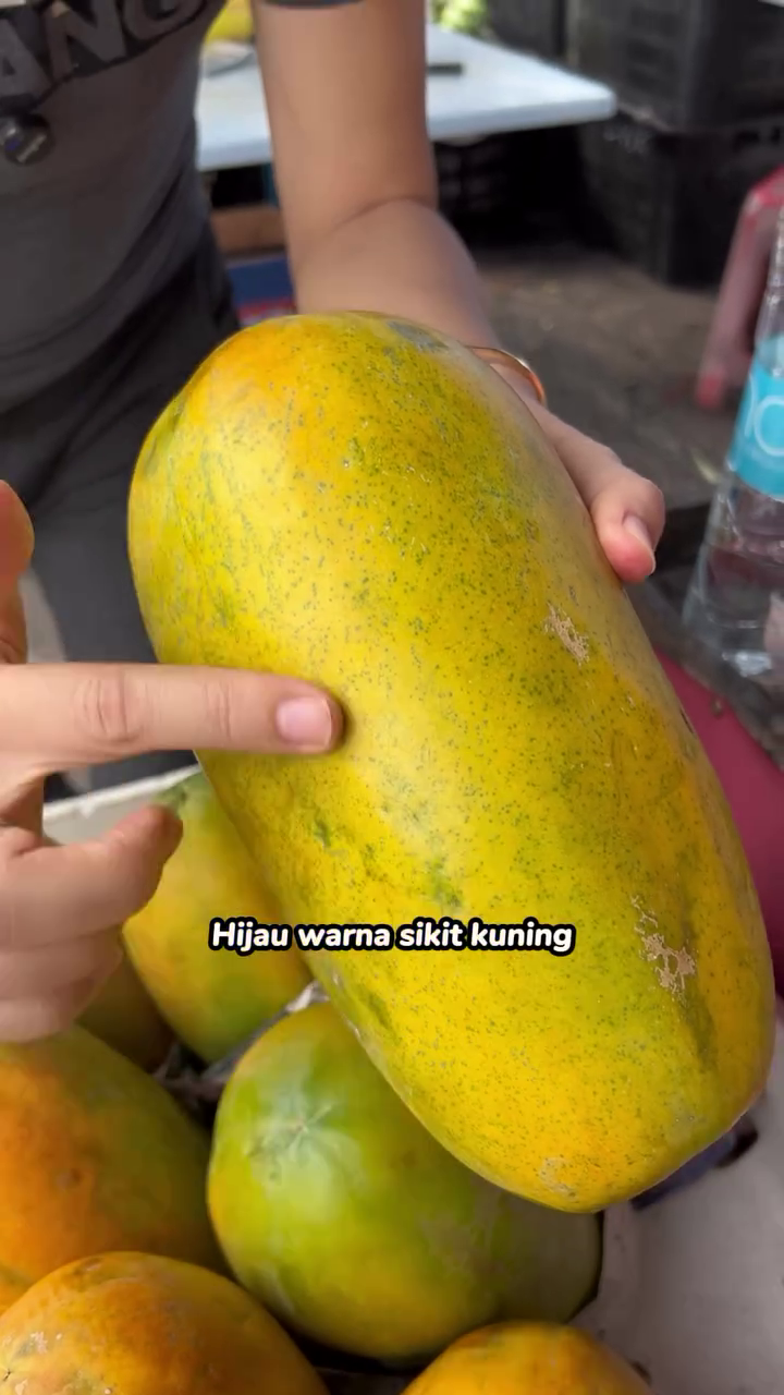 Jangan ambil yang kuning, begini cara memilih buah pepaya matang, manis maksimal, dan nggak lembek