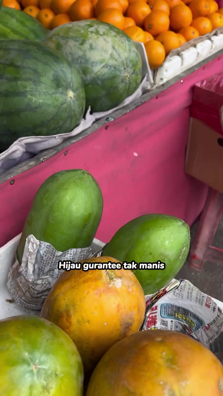 Jangan ambil yang kuning, begini cara memilih buah pepaya matang, manis maksimal, dan nggak lembek