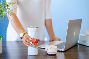 [KUIS] Barang hasil beli FOMO apa yang kamu pertahankan? Ungkap level kesetiaanmu di sini!