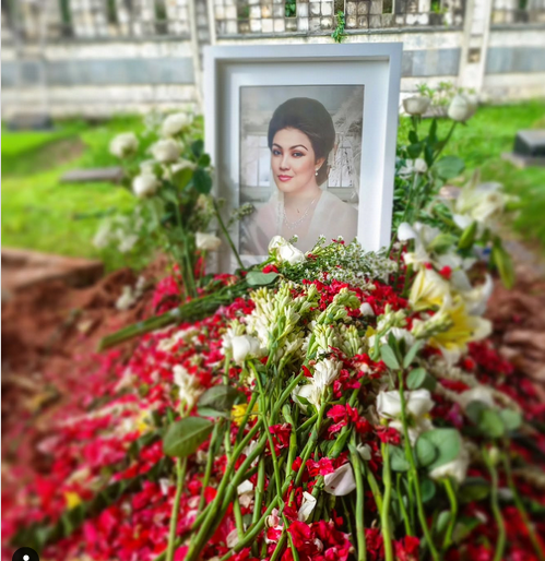 Hantarkan sang ibu ke peristirahatan terakhir, Dede Yusuf berikan ucapan yang penuh makna