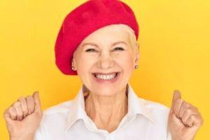 Trik alami pudarkan kerutan dan cegah kulit kendur di usia 60 tahun pakai 3 bahan alami